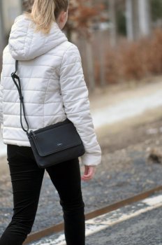 Gabor Menší černá kabelka  Avaly Crossbag M 8358-60
