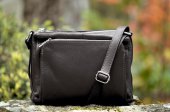 MAXFLY Ko�en� crossbody kabelka 5542 tmav� hn�d�